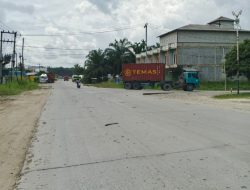Imbauan: Pengendara Truk dan Mobil Diminta Hati-Hati di Jalan Sungai Naga dan Bundaran KM 11 Tualang