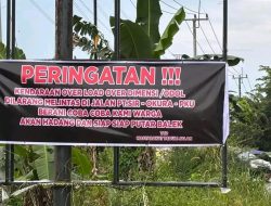 Warga Pasang Spanduk Peringatan, Larang Kendaraan ODOL Melintas di Jalan PT SIR–Okura–Pekanbaru