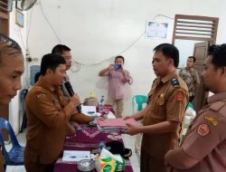 Camat Mandrehe Barat Pimpin Verifikasi Aset dan Dokumen Desa Onolimbu Raya