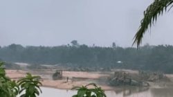 Ratusan Ponton Aktivitas PETI Kepung Sungai di Peranap, Masjid Tua Ikut Terancam