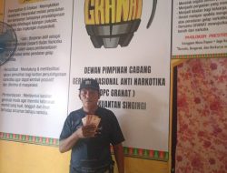 Kapolsek Kuantan Tengah Dukung GRANAT Kuansing, Bantu Biaya Pembuatan Plang Sekretariat