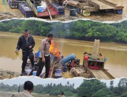 Dua Rakit PETI di Aliran Sungai Kuantan Dibakar, Polisi Tegaskan Komitmen Jaga Lingkungan